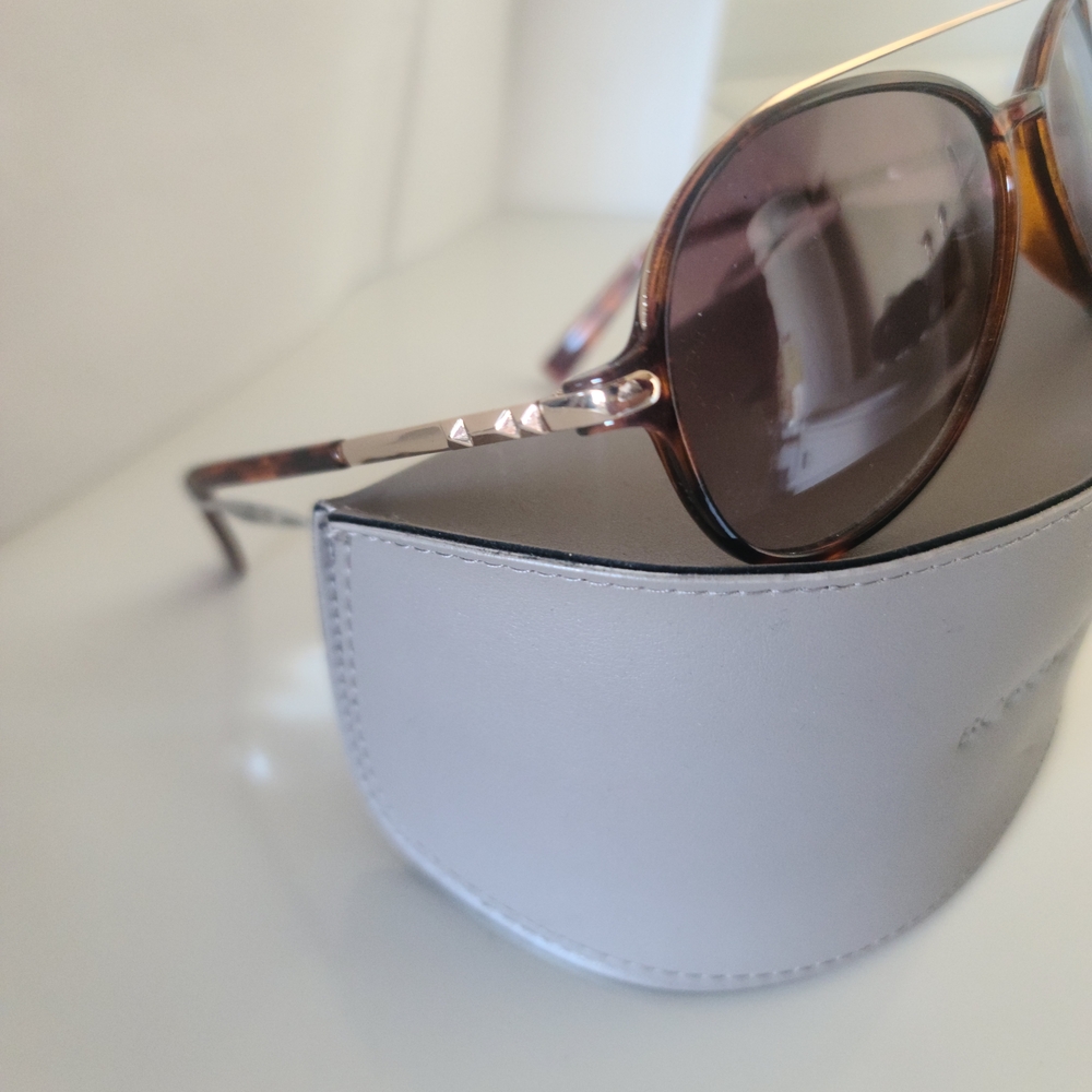 BCBGMaxAzria Tortoise Shell Aviator Sunglasses NWT - image 2